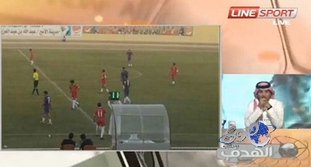 بالفيديو: حكم سعودي يرتدي الثوب والشماغ في مباراة رسمية