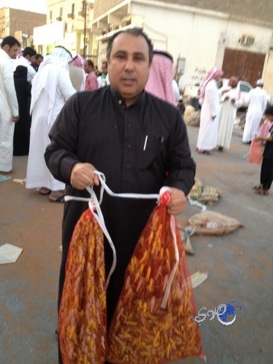الكاتب الساخر أحمد العرفج في سوق الجراد