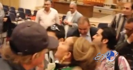 بالفيديو.. لحظة ضرب الممثله السورية رغدة في مصر بعد إلقائها قصيدة مؤيدة لبشار الأسد