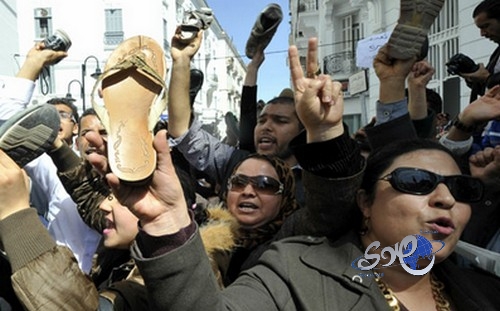 تظاهرة بالأحذية ضد وزيرة المرأة التونسية