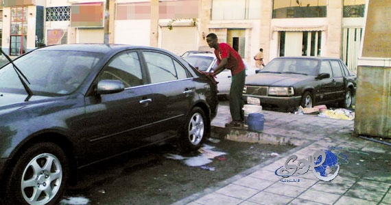 القبض على 25 من مغسلي السيارات المخالفين بمكة