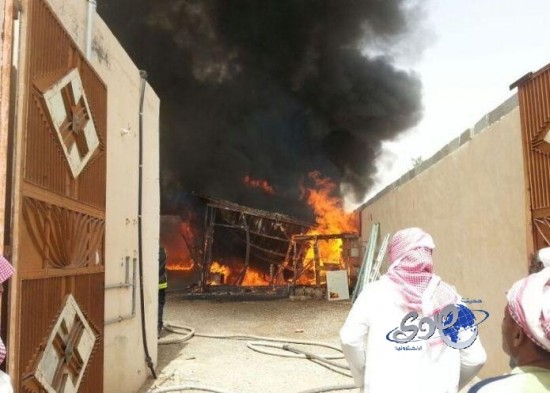 احتراق مستودع للأخشاب في بريدة