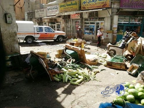 مداهمة سوق قوزالنكاسه بمكة ومصادرة المواد الفاسدة