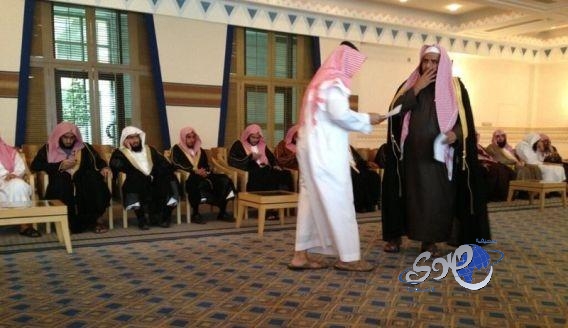 وفد من مشائخ القصيم يجتمعون مع أميرها لبحث أمر المعتقلين