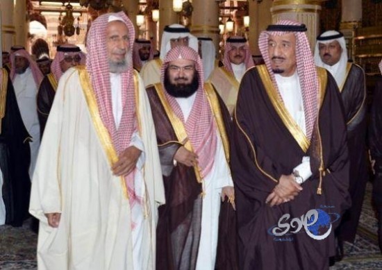 ولي العهد يزور المسجد النبوي ويستقبل كبار المسؤولين في المدينة المنورة