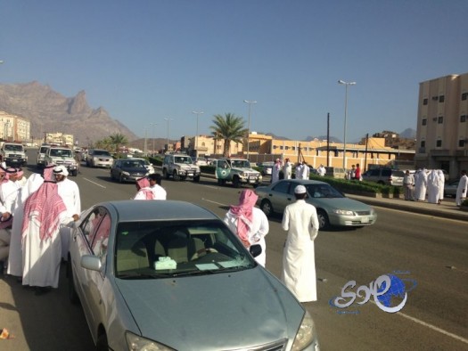 بالصور..تعرض مواطن صباح اليوم الاحد إلى حادث دهس بالمخواة