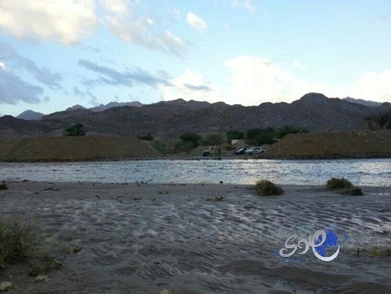 بالصور..قريتي “حلاة و ذمل” في عزلة عن العالم وقت هطول الأمطار‎