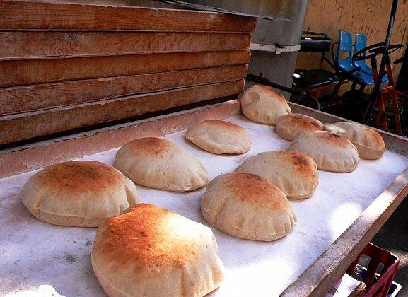 “التجارة” تتوعد المتلاعبين بأسعار الخبز بالقضاء والتشهير