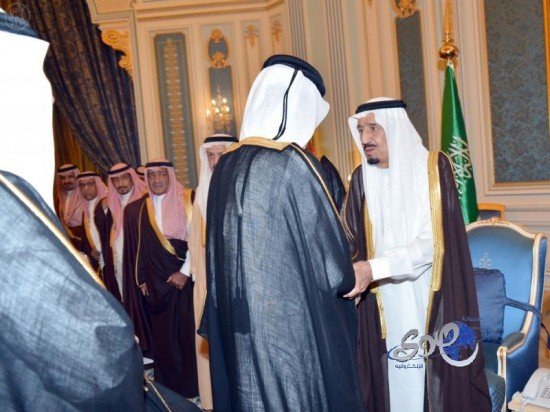 سمو ولي العهد يتلقى التعازي في وفاة الأمير بدر بن عبدالعزيز آل سعود رحمه الله