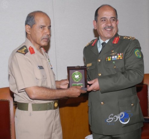 رئيس هيئة الأركان العامة يستقبل وفد كلية الدفاع الوطني الأردنية