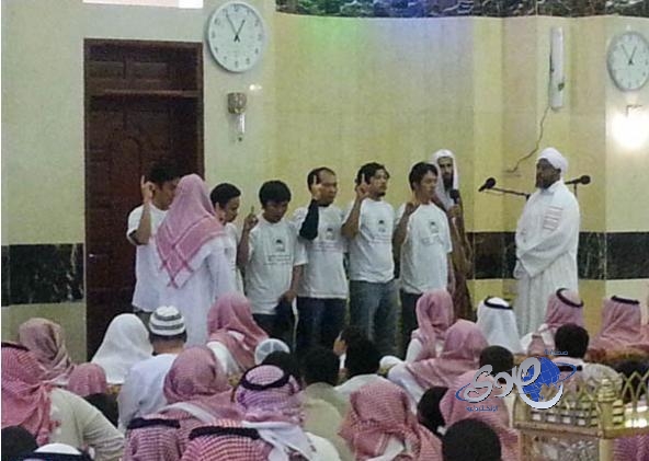 6 فلبينيين يُشهرون إسلامهم في مسجد العزام بنجران