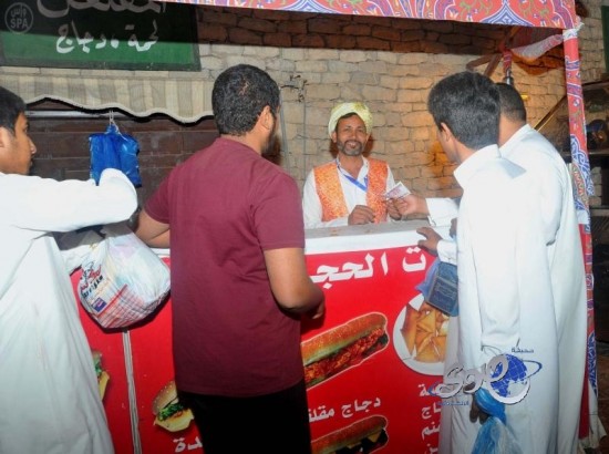 المقلقل والسمبوسة تجذبان زوّار جناح جدة بالجنادرية 28