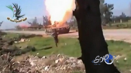 بالفيديو .. شاب سوري يفجر دبابة بمفرده بطريقة جريئة!