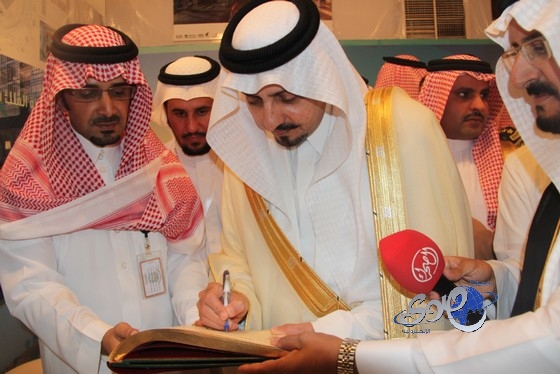 الأمير فيصل بن خالد يزور جناح عسير بالجنادرية