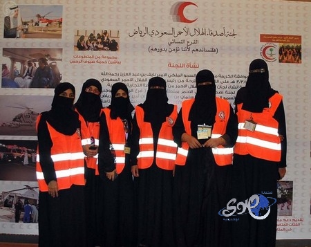 متطوعات الهلال الأحمر يسعفن زائرة بالجنادرية