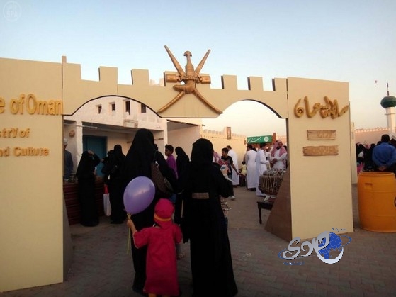 زائرات الجنادرية يتعرفن على ثقافات الشعوب .. ويكتسبن معارف جديدة