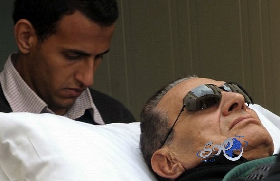 وصول مبارك ومعاونيه إلى المحكمة في القاهرة