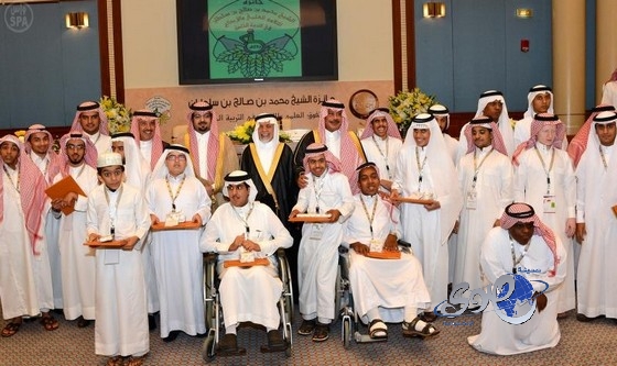 الأمير مشاري يكرم الفائزين بجائزة الشيخ محمد بن صالح بن سلطان للتفوق العلمي