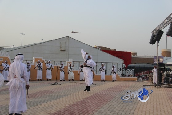 بالصور .. اداء “سعيد الأسمري ” في فلكلور (الزقاف) بالجنادرية