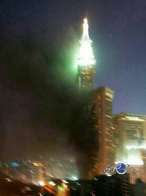 السيطرة على حريق بالمنور الخلفي من وقف الملك عبدالعزيز بمكة المكرمة