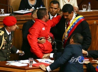 مجهول يهاجم رئيس فنزويلا خلال تنصيبه