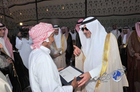 أمير تبوك يكرم 30 صياداً متميزاً ويضع حجر الأساس لمشاريع في شركة أسماك تبوك