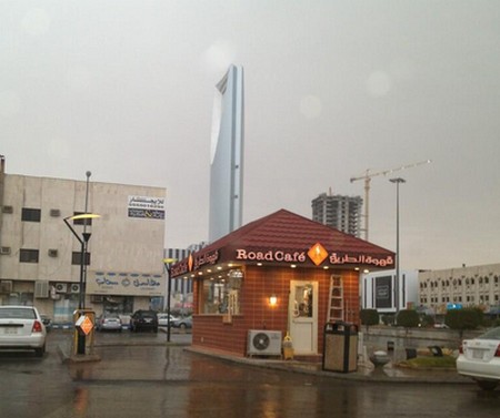 بالفيديو..تواصل هطول الامطار على مدينة الرياض