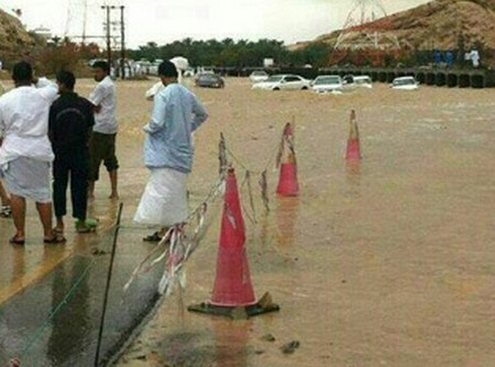 وفاة طفلة في ٌعمان وتعليق الدراسة بسبب الامطار الغزيرة