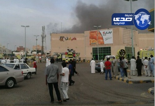 اندلاع حريق هائل بهايبر بنده بجدة (فيديو)