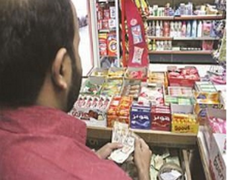 أصحاب بوفيهات وبقالات: سنضطر لإغلاق محالنا في حال أصرت “العمل” على السعودة