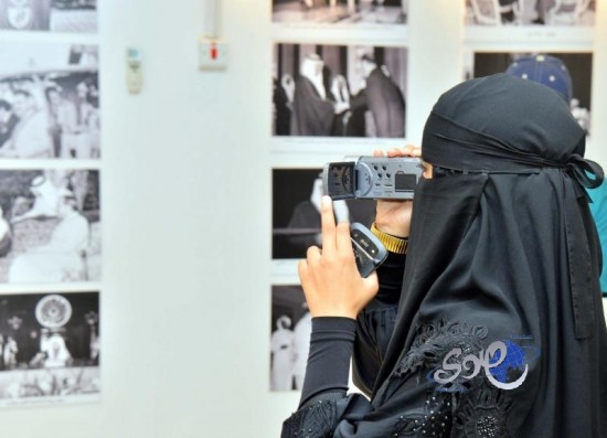 العائلات في الجنادرية يوثقن رحلتهن مع التراث