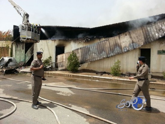 الدفاع المدني يسيطر على حريق مستودع ألعاب الأطفال بالمدينة