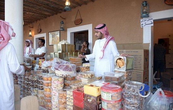 20 مراقبا ومراقبة على المحال الميدانية بالجنادرية