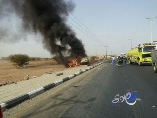 تفحم سيارة ونجاة قائدها في “أبو عريش”