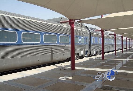 جنوح 4 عربات لقطار شحن يغلق خط البضائع في الدمام