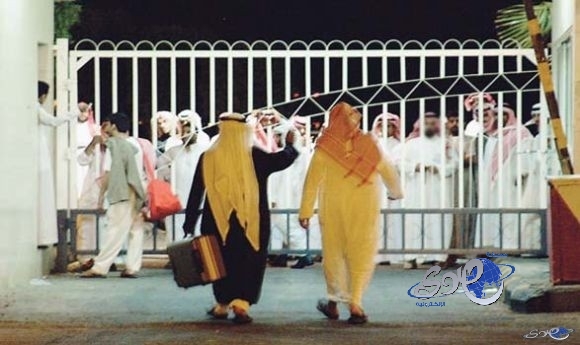 سجون القصيم تطلق سراح (43) سجيناً شملهم العفو الملكي