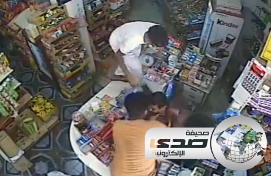 بالفيديو..القبض على جناة سطوا على محلٍ بحي السليمانية بجدة