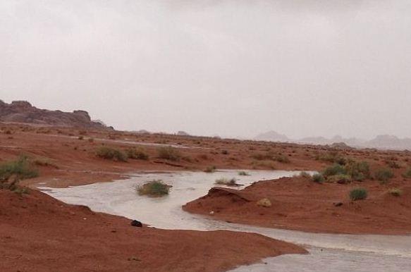 احتجاز أعداد كبيرة بمريفق حائل والاستعانة بالطيران العمودي لانقاذهم