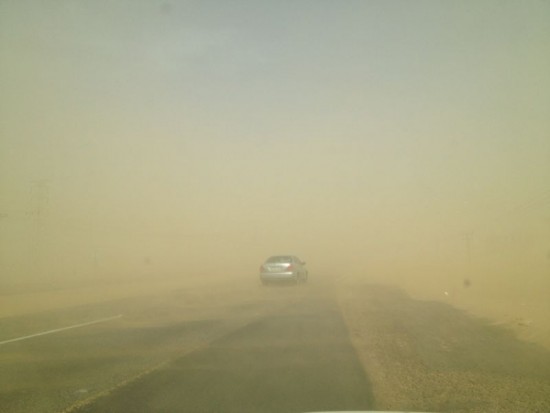 الغبار يغطي سماء القنفذة والطريق الساحلي لليوم الثالث