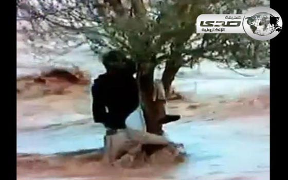 بالفيديو..السيول تداهم شابين بحائل وسط تجمهر حاشد من المواطنين