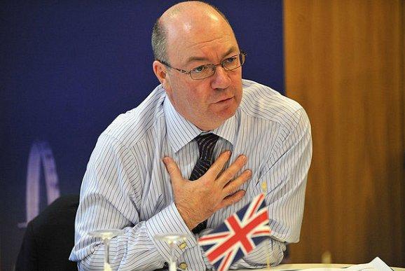 بريطانيا: نعمل لإعادة الأموال المنهوبة من دول “الربيع العربي”