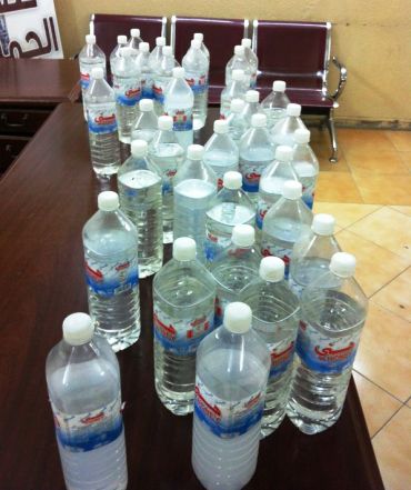 القبض على مقيمين آسيويين متلبسين بتصنيع الخمور بالظهران