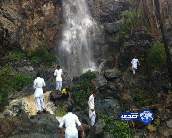 بالصور.. امطار غزيره على قري شرق محافظة املج