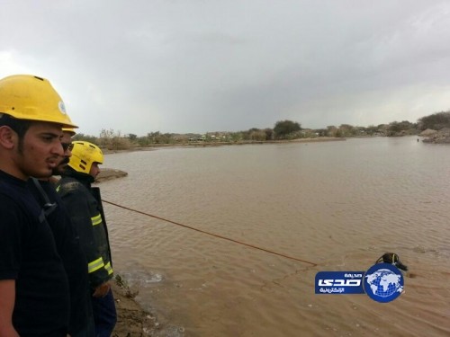 تضرر 11 منزلاً وانتشال 35 محتجزاً في سيول الطائف