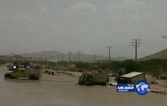 السيول المنقولة تعزل قرى شرق محافظة الليث