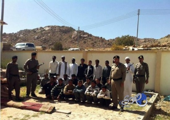 شرطة الطائف تطيح بـ17 متسللاً يمنياً بينهم 6 بإقامات مزوَّرة