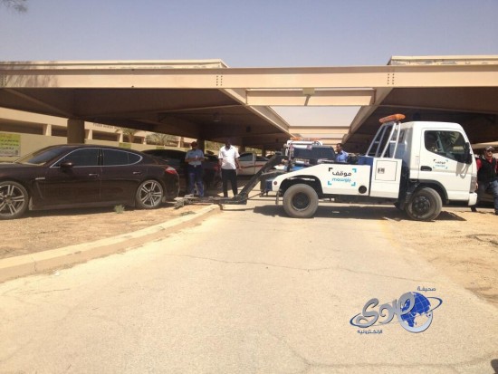 بالصور..مرور الرياض يسحب سيارات لاعبي الهلال من المطار