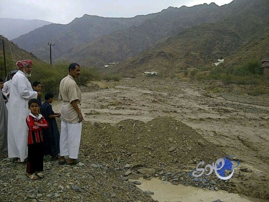 بالفيديو..معاناة اهالي وادي سبه تكرروامطار اليوم الثلاثاء تحتجز الاهالي‎