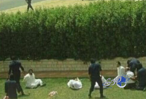 صورة اعتقال في ديوان البراك تثير غضب الشارع الكويتي