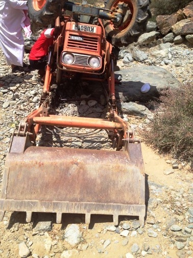 معدة زراعية تنقلب على قائدها وترديه قتيلاً .. يبلغ من العمر 72 عاماً